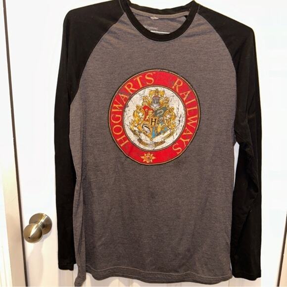 Harry Potter Raglan T-shirt from Wizarding World - Picture 1 of 3